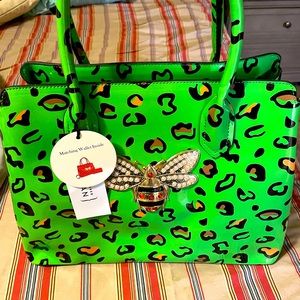 Very cute green purse! Brand new never used! 🟢